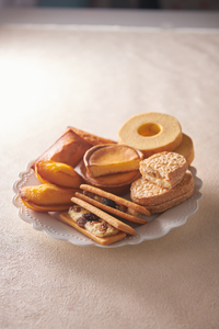 【印伝の山本×CHATERAISE】〈ふるさと納税限定〉甲州印伝小銭入れ・焼き菓子詰め合わせ【だんご柄】印伝小銭入れ・ガトーアソート8入