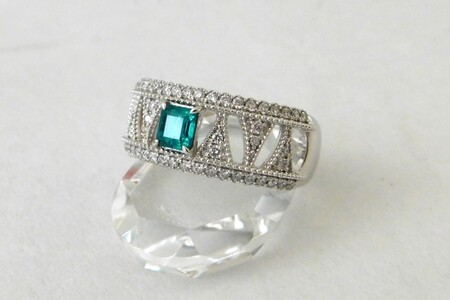 【ふるなび限定】【一点もの】Pt900　コロンビア産エメラルド（0.31ct）ダイヤモンドリング　K57　K06120-H　FN-Limited-SP