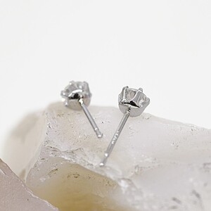 Pt900 モアサナイト6本爪スタッドピアス 06760