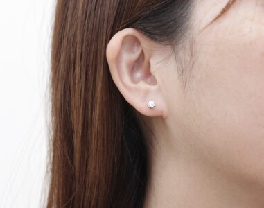 Pt900 モアサナイト6本爪スタッドピアス 06760