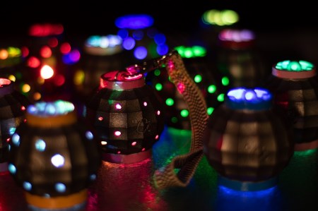 光る鉄風鈴！ヨゲンノトリリン　ライトセット（水色）【地色：黒】