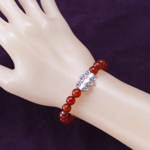 山梨県甲府市にて製作　寄りそう親子ふくろうブレスレット　目にはルビー