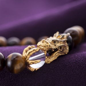山梨県甲府市にて製作 ドラゴン虎目石ブレスレット 宝珠は水晶 紳士向きサイズ