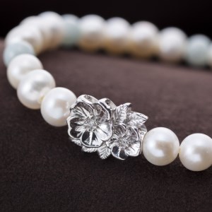 山梨県甲府市にて製作　淡水真珠の寿ぎブレスレット　翡翠とダイヤ使用