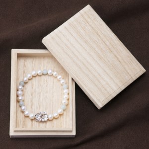 山梨県甲府市にて製作　淡水真珠の寿ぎブレスレット　翡翠とダイヤ使用