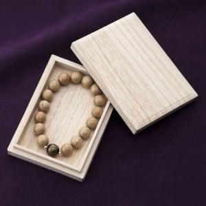 山梨県甲府市にて製作　般若心経ブレスレット　紳士向けサイズ　オニキスと銘木使用