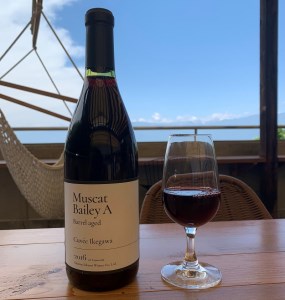 シャトー酒折のプロの葡萄栽培家が育てた 山梨県産マスカット・ベーリーA種100％のワイン
