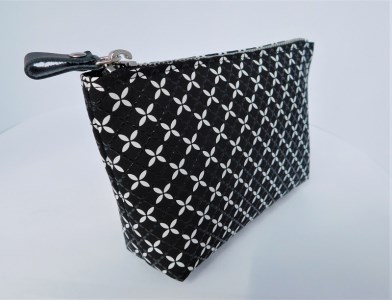 甲州印伝オリジナルブランド 「そよか」ポーチ［K037851-D］