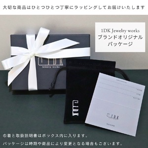 Pt900　プリンセスカットダイヤ取巻スタッドピアス　GR-0982