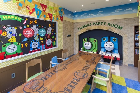 【ハイランドリゾート】ランチブッフェ・ペアチケット+トーマスパーティールーム付き