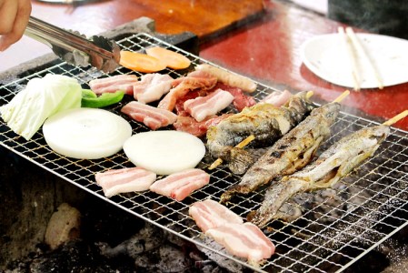 渓流釣り体験と炭火焼きバーベキューコース（3名様）【023-002】｜魚 さかな つり ニジマス BBQ 手ぶら