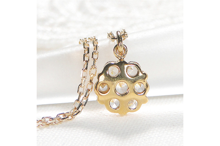 ネックレス K18YG イエローゴールド ダイヤモンド 0.3ct フラワー モチーフ 小ぶり ペンダント 【f024-k18yg】[株式会社オーダーメイドジュエリーメイ 山梨県 韮崎市 20742952]