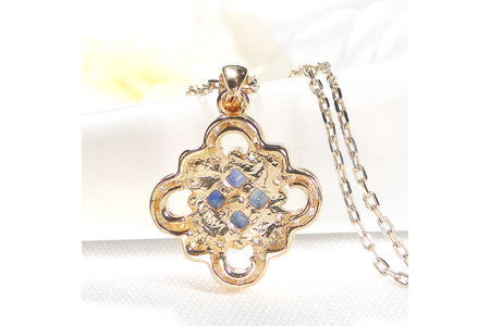 ネックレス K18YGイエローゴールド ダイヤモンド 0.15ct サファイア スクエア クローバー ペンダント 18金 菱形【f271-k18yg-bs】 [株式会社オーダーメイドジュエリーメイ 山梨県 韮崎市 20742925] アクセサリー アクセ ジュエリー