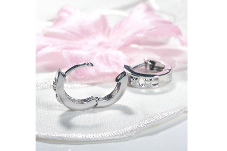 ピアス プラチナ PT900 ダイヤモンド 0.03ct フープピアス 【f220-pt】 [オーダーメイドジュエリーメイ 山梨県 韮崎市 20745078] ジュエリー アクセサリー 両耳 抜け感 太め ダイヤピアス