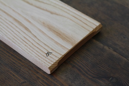 カッティングボード「ハゴイタ」 カッティングボード まな板 羽子板型 ハゴイタ 北杜市産栗材使用 自然塗料仕上 天然木 無垢材 1点物 キッチン用品 ギフト 贈り物 やまのかみ木工所 山梨県 北杜市