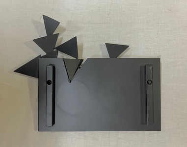 鉄の造形スタジオ　オリジナル表札　オーダーメイド 表札 オリジナル オーダーメイド アルファベット 9文字 アート オブジェ つながる形 幾何学 錆仕上げ 黒塗装仕上げ 鉄 新居 引っ越し 一軒家 上野玄起 鉄の造形スタジオ