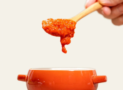 まるごとトマト塩糀、濃厚芳醇とろけるトマトケチャップ トマト トマトケチャップ トマト塩糀 200g 瓶詰 まるごと 糀 糀糖 調味料 ソース 加工食品 八ヶ岳セレクト せんのや