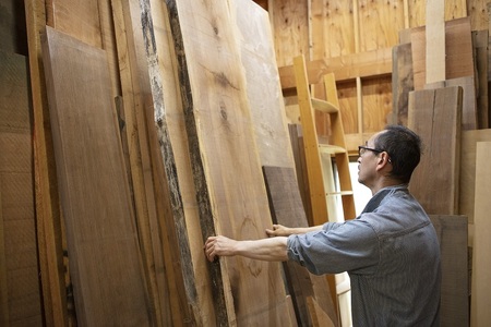 『ほくとのクラフト』いっぴん工房　手作り木工家具　モーモーイス 椅子 チェア 人気 ハーフアーム 腰痛 腰に優しい 木製 家具 ダイニングチェア インテリア シンプル デスクチェア ほくとのクラフト いっぴん工房 モーモーイス 手作り 天然素材 ウォールナット チェリー 新生活