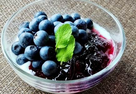 【2026年先行予約】農家秘蔵の極甘ブルーベリー 中粒1kg（250g×4パック） ベリー [h186004]