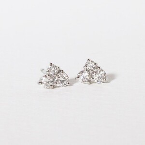 プラチナ トライアングル ダイヤモンドピアス 0.24ct
