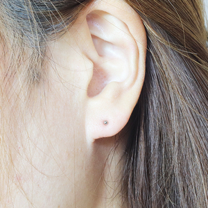 プラチナ 2㎜丸玉ピアス 　山梨 スタッドピアス プラチナピアス シンプル シンプルピアス プラチナ PT900 ジュエリー アクセサリー 山梨県 甲斐市 BQ-25