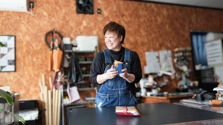 甲州和紙と峡南レザーのスマホケース iPhone 【鹿革:青色 × 和紙:あじさい色】 Handmade leather works coworker [5839-8358]