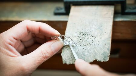 【職人手作り】蓮の花 シルバーピアス 透かし加工 軽い｜シルバー925 ロジウムメッキ ヨイアサー屋（女性職人）山梨県 市川三郷町 [5839-2239]