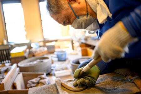 雨畑真石硯（縦約14.5ｃｍ　横約9ｃｍ　厚さ約2ｃｍ）