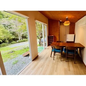 【山水徳間の里】トレーラーハウス宿泊券【1550192】