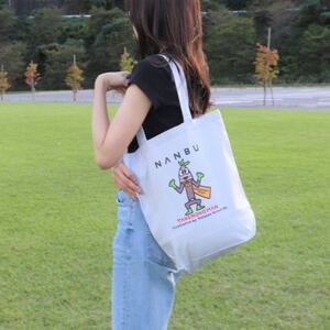 【限定】宮西達也先生『タケノコマン』デザイントートバッグ　ライトグレー　内容量約10L【1561256】