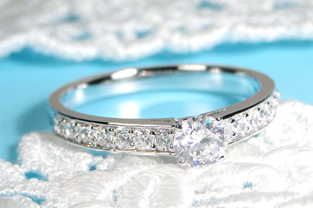 【中央宝研鑑定書付】pt950 中石 Fカラー 大粒0.3ct ハートアンドキューピッド ダイヤモンド リング【0.58ctUP】 CSR0302-pt SWAV047｜山梨県 昭和町 ジュエリー アクセサリー ギフト プレゼント 贈り物 記念日 誕生日 カジュアル フォーマル オケージョン