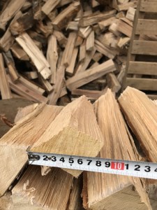 【未乾燥】広葉樹の薪32cm　約100kg（25kg×4箱） ※北海道・沖縄・離島への配送不可