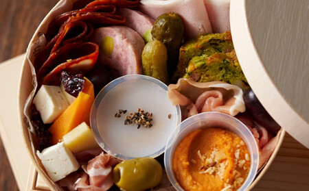 アペロボックス (S) (17種オードブルの盛り合わせ・グリッシーニ付き) ＜２名様用＞ Apero box