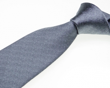 郡内織物「富士桜工房」シルクネクタイ『燻』梨地無地  銀鼠