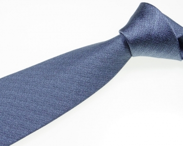 郡内織物「富士桜工房」シルクネクタイ『燻』梨地無地  薄藍
