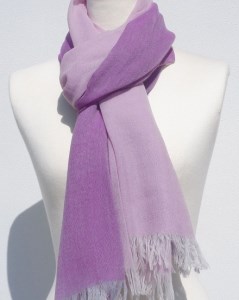 富士桜工房ウールガーゼストール「KASANE」紅藤色（ピンク×パープル）無縫製 二重織