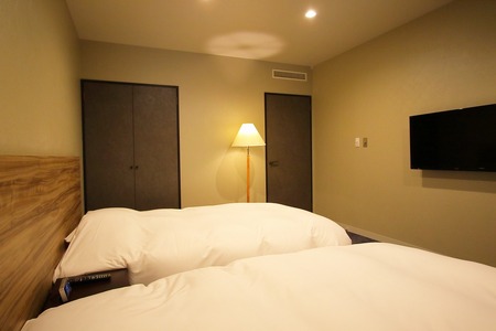 ホテルレジーナ河口湖　「グランコンフォート・クワッドルーム」　1泊２食付き　２名様宿泊券