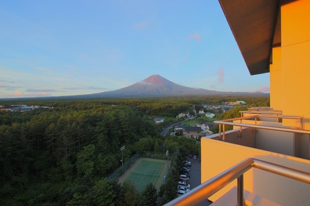 ホテルレジーナ河口湖　「グランコンフォート・ツインルーム」　1泊２食付き　２名様宿泊券