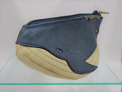 「鞄工房　香」くじらのポーチ ブルー