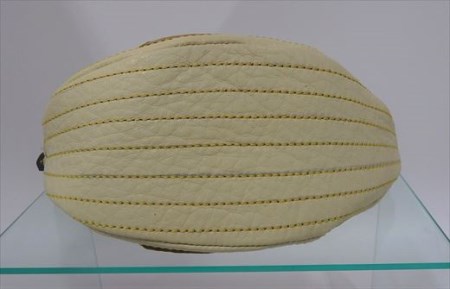 「鞄工房 香」くじらのポーチ イエロー