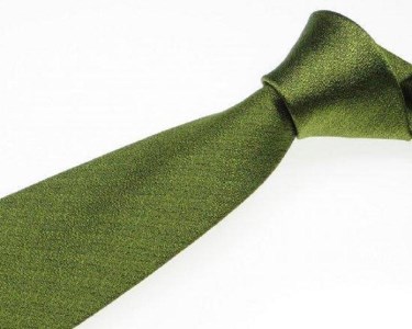 郡内織物「富士桜工房」シルクネクタイ『燻』梨地無地 苔色