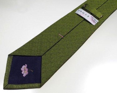 郡内織物「富士桜工房」シルクネクタイ『燻』梨地無地 苔色