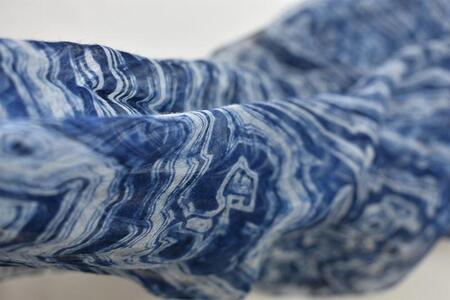 リネンストール藍染め 板締め絞り(極細麻糸ラミー)(男女兼用)天然素材ストール専門店muto