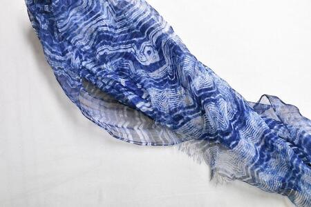 リネンストール藍染め 板締め絞り/ハーフサイズ(極細麻糸ラミー)(男女兼用)天然素材ストール専門店muto