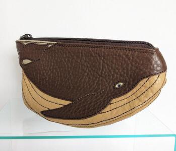 「鞄工房　香」くじらのポーチ ブラウン