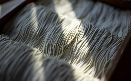 信州戸隠そばの実　半生そば（3人前）　喉ごし 蕎麦 麺類 信州 土産 贈り物 ギフト 贈答 戸隠蕎麦 長野 