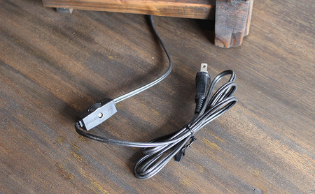 古材 台座付き 糸車 テーブルランプ おしゃれ 間接照明 和室 和モダン 照明 アンティーク 木製 無垢材 玄関 寝室 床の間 和風 一人暮らし 古民家 古家具 古道具 リメイク 昭和レトロ 家具 手作り 長野市