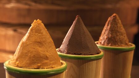 味噌 食べ比べ 長野県産 計1.5kg ( 三年蔵赤味噌750g & 三年蔵白味噌750g ) 石井味噌