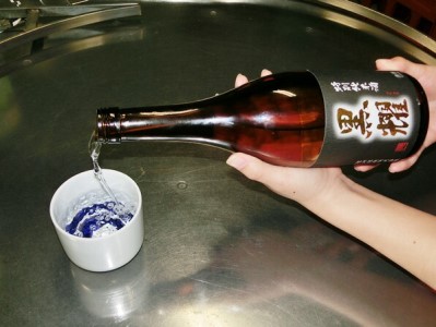 清酒 特別純米酒 黒耀 1.8L 　1本