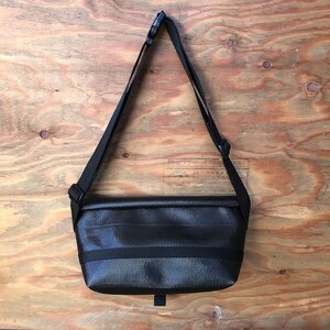 11-59BK　【SUWAプレミアム】FIRE HOSE PRODUCTS　ボディバッグ　ブラック（L）（パイピングカラー：黒）／バッグ ななめ ショルダー ブラック レディース メンズ 信州 諏訪